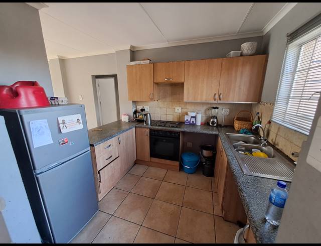 2 BEDROOM TOWNHOUSE FOR SALE IN CASTLEVIEW
